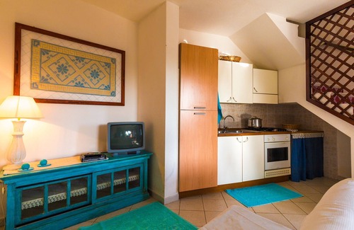 Agrustos Apartment | House with garden 2 STEPS FROM THE SEA