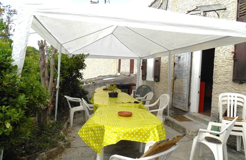 Saint-Loup House | House, with garden and communal swimming pool, for 8 people, 2 bedrooms