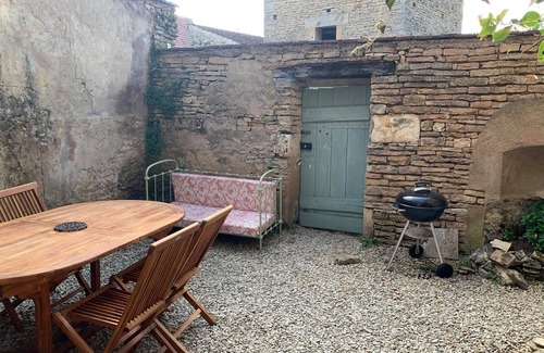 Noyers-sur-Serein House | House with garden in village center
