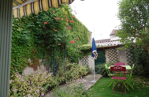 Bergerac House | House with garden not overlooked in Bergerac quiet