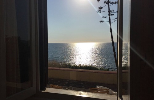 Santa Maria del Mare House | House with garden on the sea, the beach below