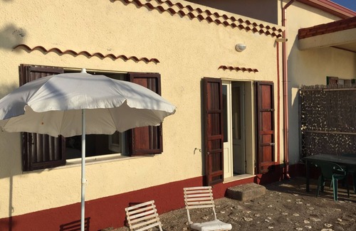 Santa Maria del Mare House | House with garden on the sea, the beach below