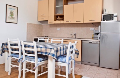 Mejasi House | House with garden perfect for a family holiday