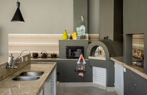 Indaia House | House with gourmet area and pool on Indaiá beach