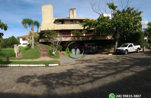 Jurere Internacional House | HOUSE WITH HEATED POOL 50M FROM THE SEA