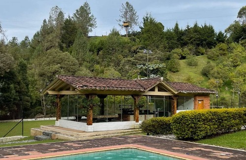 Kennedy House | HOUSE with Heated Pool and water slide Sleeps 30
