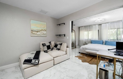 Hunt Club House | House with Horse Barn and Pond Next to Lion Country and 10mins from Wellington