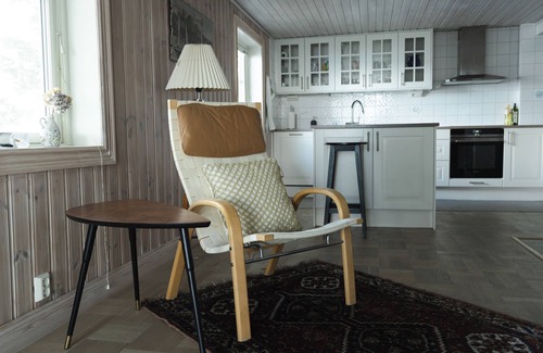 Gashaga Cottage | House with hot tub on the beach near Stockholm