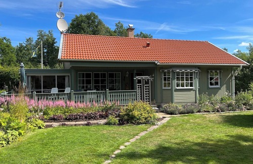 Brokind House | House with hot tub sauna 300 meters to lake Boat included