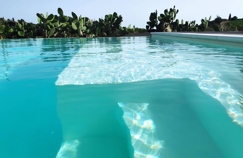 Buseto Palizzolo House | House with infinity pool in the hills near the sea and Trapani