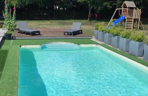 La Vallee House | House with large garden in the countryside