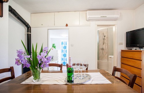 Zrnovnica House | House with large garden, right next to the river