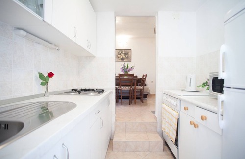 Zrnovnica House | House with large garden, right next to the river