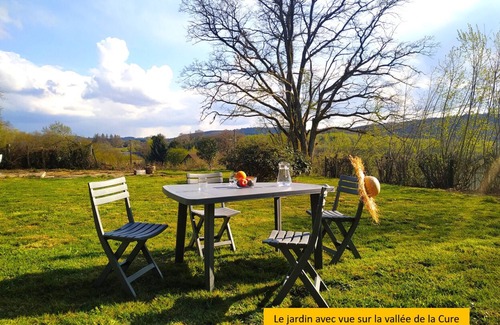 Gouloux Cottage | House with large garden 15min walk from Saut de Gouloux