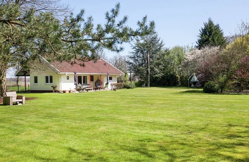 Heino House | House with large garden, playground and terrace