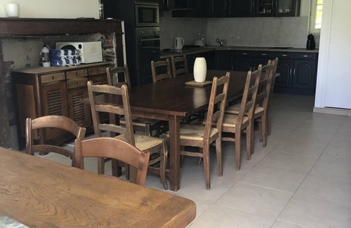 Verdelot House | House with many rooms, summer swimming pool, disco, 14 rooms