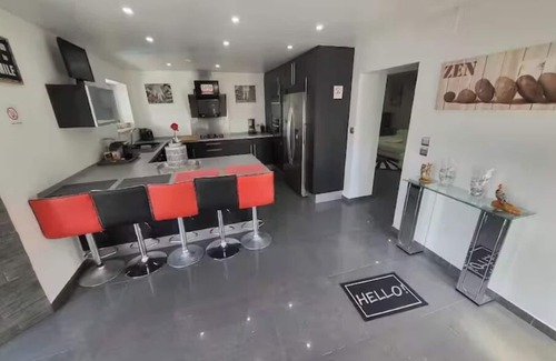 Theding House | House with panoramic view heated pool and jacouzzy