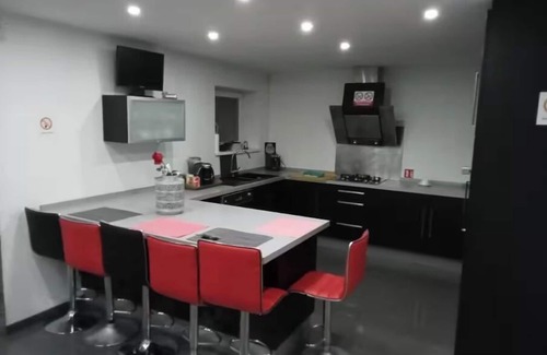 Theding House | House with panoramic view heated pool and jacouzzy