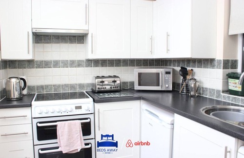 Littlemore House | House with parking and garden close to Ring Road