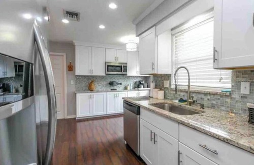 Clearwater House | House with pool 5.4 miles to Honeymoon Island.