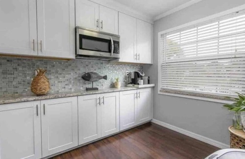 Clearwater House | House with pool 5.4 miles to Honeymoon Island.
