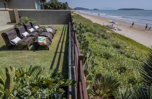 Praia Rasa House | House with pool and foot in the sand