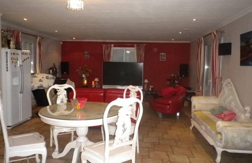 Route d'Arles House | House with pool and garden House with pool and garden