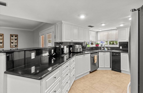 Mesa House | House with Pool! Conveniently located in Phoenix
