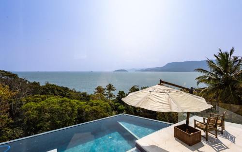 Praia de Itapecerica House | House with pool in condo and leisure by the sea