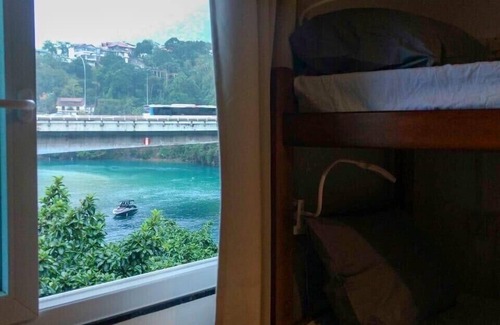 Joatinga Cabin | House with pool in Joá with access to the lagoon. (Rental of the entire space)