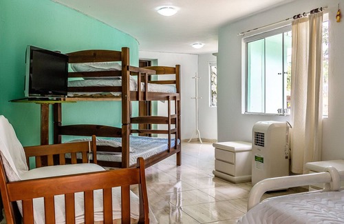 Morro da Cruz House | House with pool in Perequê