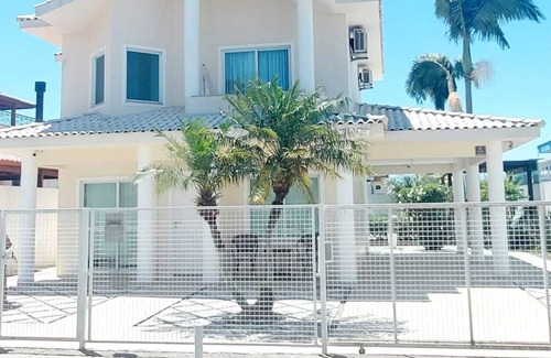 Ingleses Centro House | House with pool near the beach