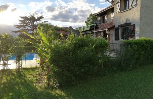 Brie-et-Angonnes House | House with private pool between countryside & mountains