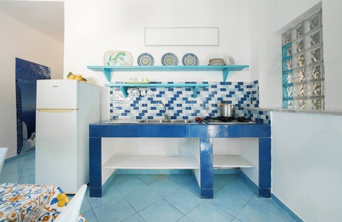 Procida Condo | House with Private Courtyard 200 m from the Cliffs
