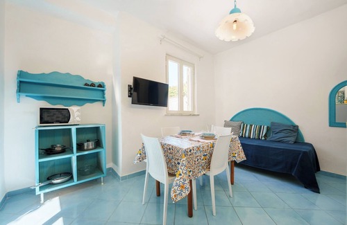 Procida Condo | House with Private Courtyard 200 m from the Cliffs