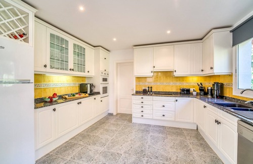 Alcanada Ski Chalet | House with sea views Casa Osborne in Alcudia