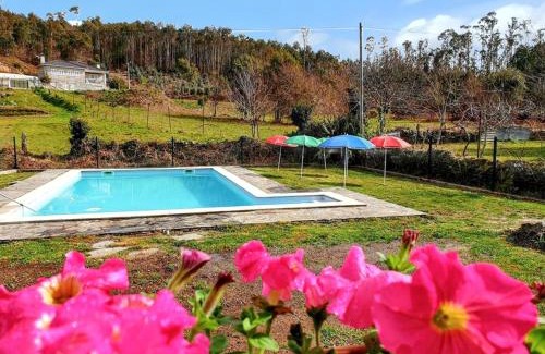 Meada House | House with Shared Pool in Águeda, Mountain View