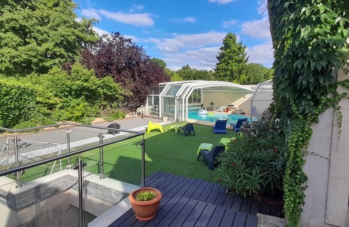 Champagne House | House with swimming pool next to the 24h race circuit and the European Horse Pole