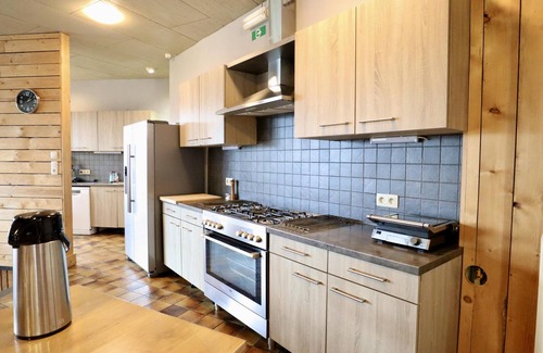 Trooz House | House with swimming pool, hot tub, games