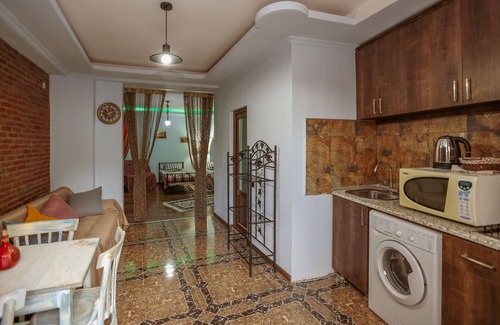 Sololaki Bed & Breakfast | House with Terrace and Wine cellar