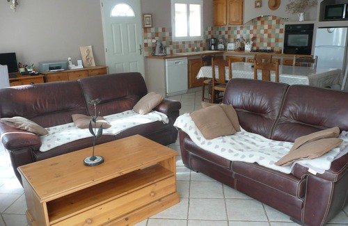 Collias House | House with terrace, garden and swimming pool and the river 10 mins walk .