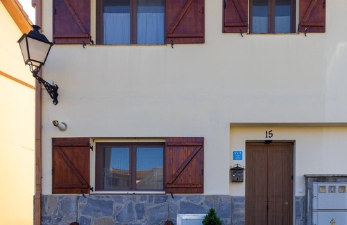 Senegue House | House with terrace in the Pyrenees. Pet friendly