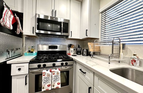 Spring Valley House | House with two bedrooms two bathrooms- Pet Friendly
