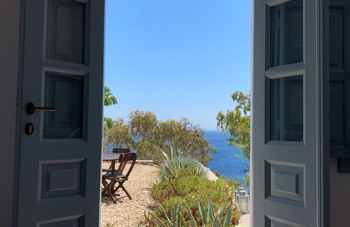 Skala House | House with two lofts overlooking the sea/house with two lofts is facing the