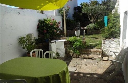 Ile d'Yeu House | House with upper floor. 3 bedrooms, garden with courtyard, in port joinville