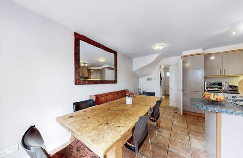 Junction House | HOUSE WITHIN CENTRAL LONDON ZONE 2
