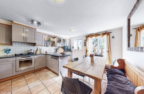 Junction House | HOUSE WITHIN CENTRAL LONDON ZONE 2