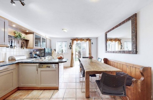 Junction House | HOUSE WITHIN CENTRAL LONDON ZONE 2