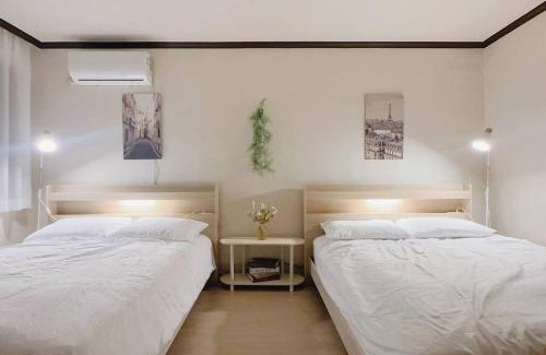 Sungin-dong Villa | House9 , room3, queen bed4 ,elevator O , hills X, stairs X , 4min from subway and bus station,exclusive space