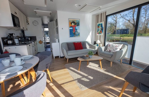 Bad Bederkesa House | Houseboat 2 See-Maid. Decelerating and cozy-modern.